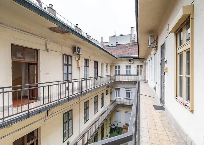 Phoenix - Himalayan Salt & Apartament